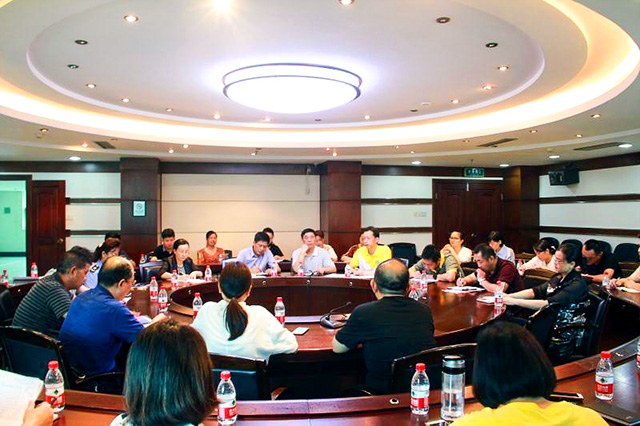 企協會長參加重信用企業座談會.jpg